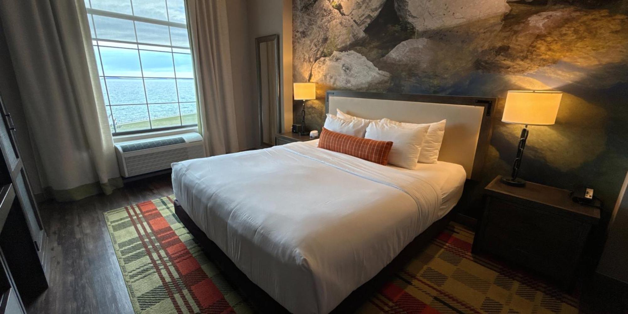 Hotel Indigo Traverse City By Ihg Esterno foto